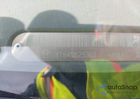 2004 Nissan Xterra Xe z USA, uszkodzony, nr VIN 5N1ED28T84C625363